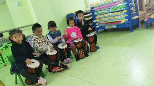 幼儿园非洲鼓小宝贝表演教学视频