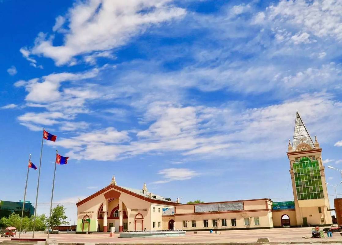 哥特式建筑风格的蒙古国扎门乌德火车站 最重要的一点不能忘,一定要让