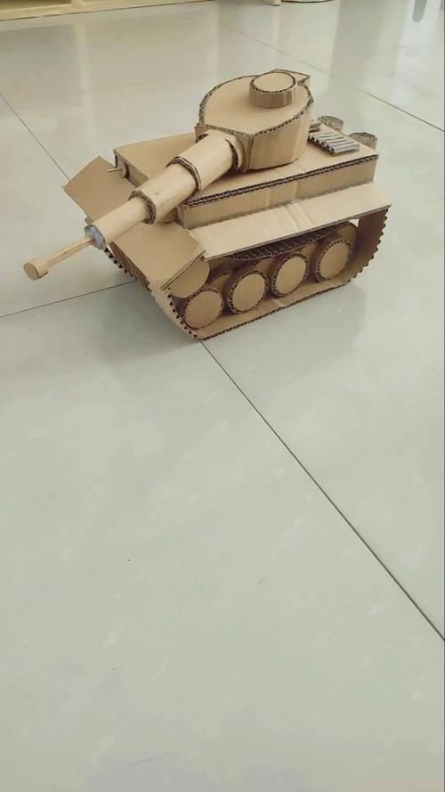 手工制作#用快递纸箱自制虎式坦克模型-度小视