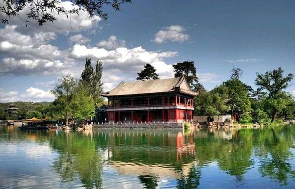 是世界最大的古典皇家园林,它就是河北承德避暑山庄,是中国四大名园之