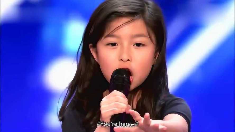 美国达人秀华人小女孩演绎歌曲一开嗓观众惊呼不断