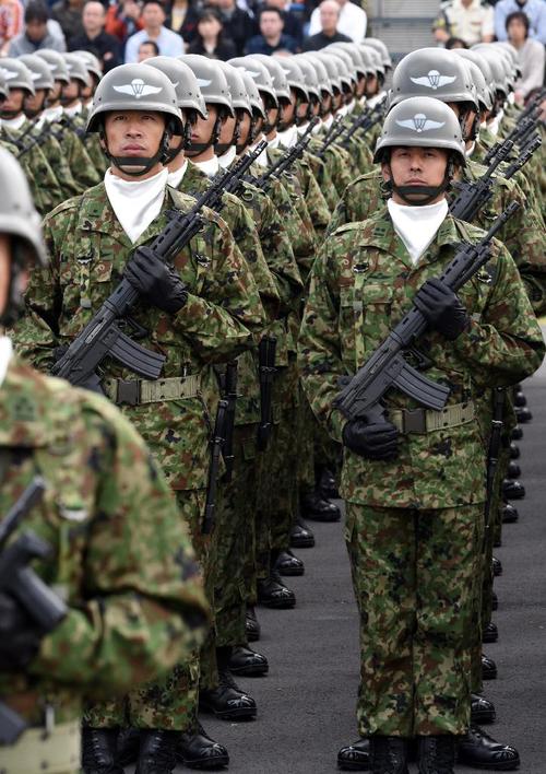 日本2016年自卫队创立日阅兵式预演 展示多种武器装备