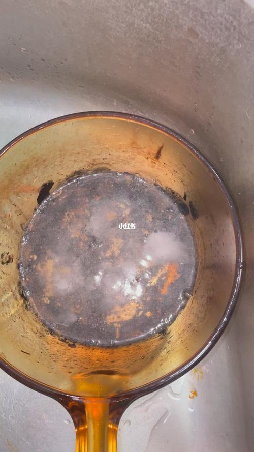 食碱77白醋快速洗锅底的烧焦