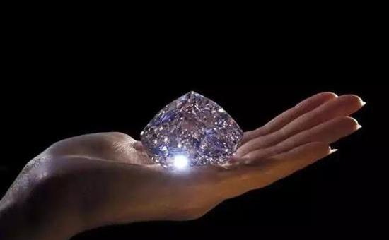 世界上最大的顶级颜色钻石——