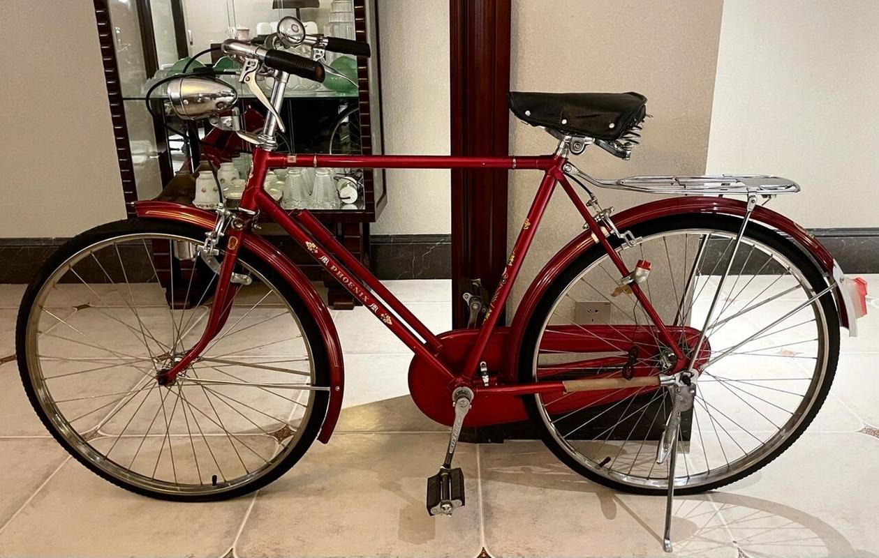 朋友收藏的一辆老上海凤凰牌自行车 太美了