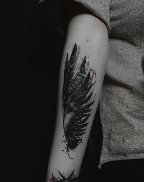 翅膀遮盖纹身图片_手臂纹身图案