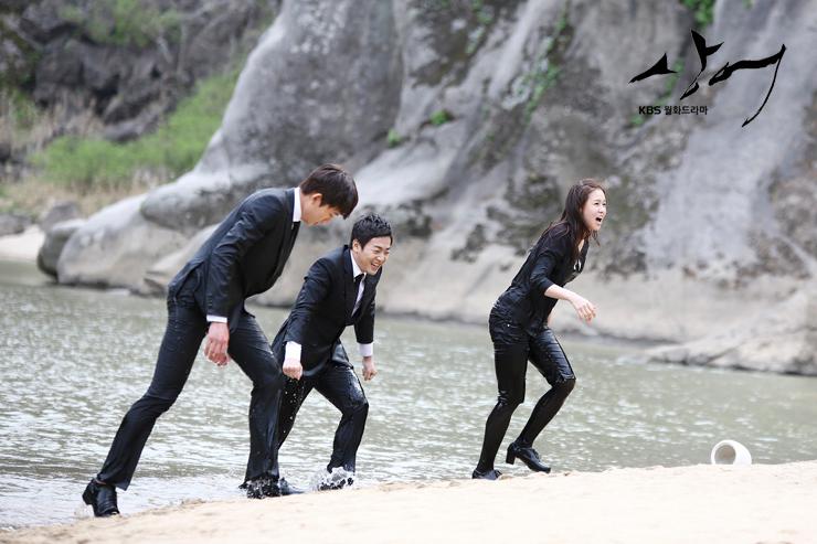 p>《鲨鱼》是韩国kbs电视台自2013年5月27日起播出的月火剧,是 a
