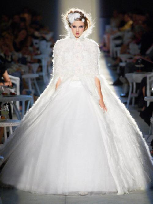 chanel法国时装周压轴婚纱,宛如雪国女王般高贵霸气