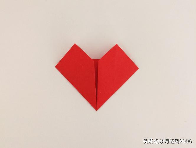 爱心怎么折简单好看(一张纸折出一个爱心的方法)(图13)