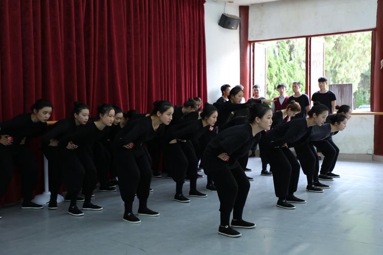 舞蹈系2019级舞蹈技法与作品创作期末考试-云南大学昌新国际艺术学院