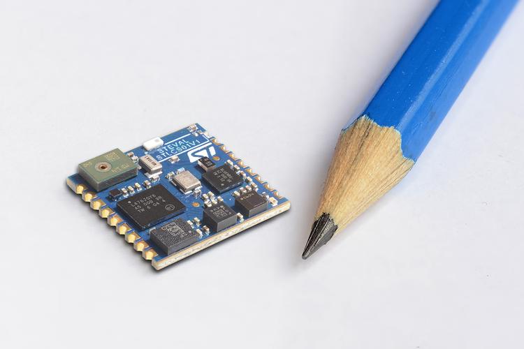 意法半导体推出微型多传感器模块