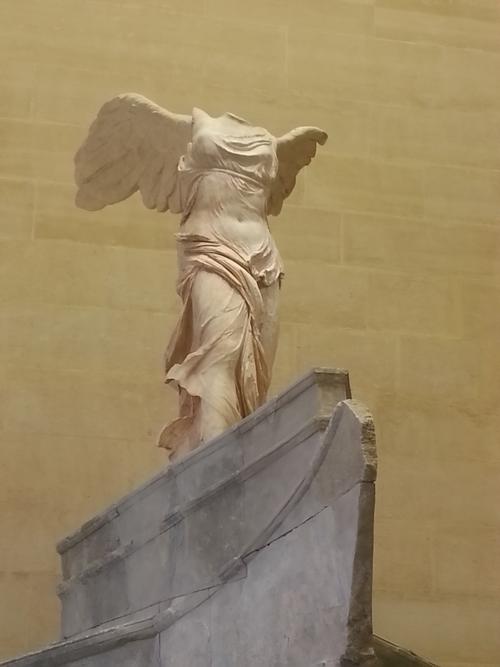 胜利女神像,古人居然把雕刻做得如此栩栩如生,看看湿透衣服贴