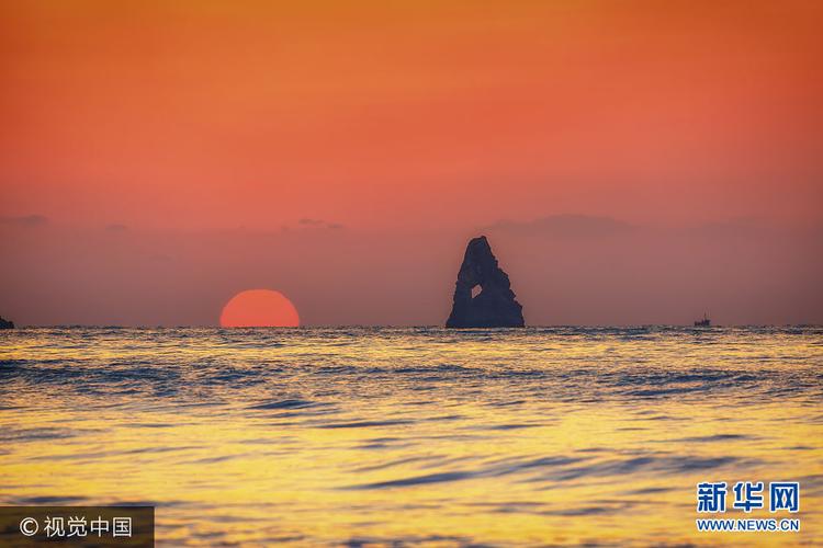 ***_***青岛石老人海上日出,被称为中国十大日出景观之一,当太阳从海