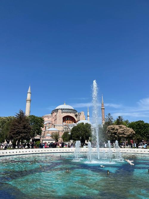我和我哥在5月份去了土耳其,怎么说呢景色很好,很漂亮,但是感觉是一个