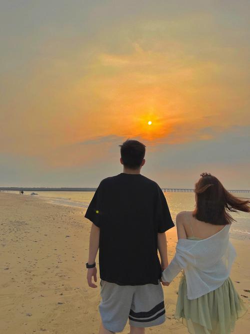 情侣拍照陪你看日落的人比日落更浪漫