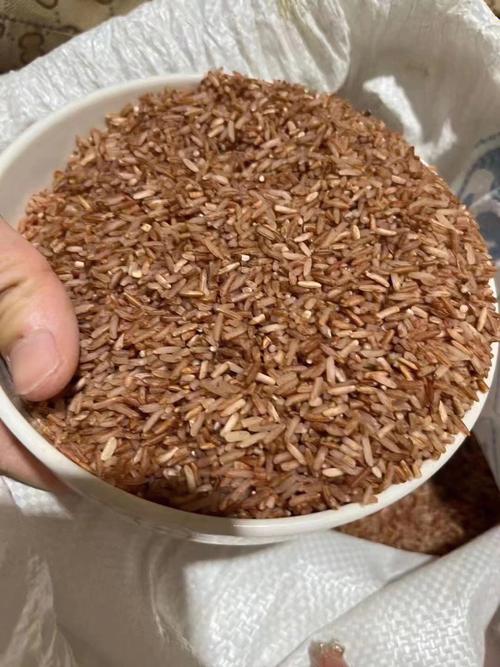 红米营养价值高,吃起来香,软,糯(煮干饭,稀饭,熬粥都很美味)不抛光,不