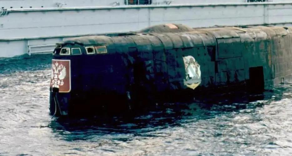 惨烈的潜艇事故2000年118名官兵被水压拍碎救援队不敢捞尸