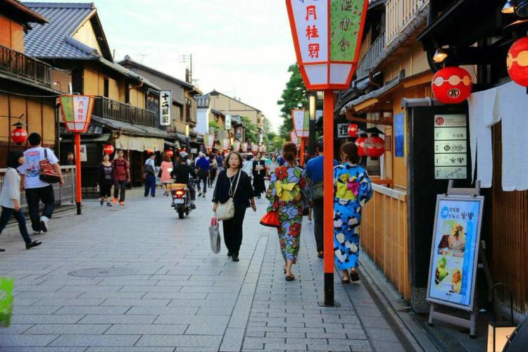 京都必去景点推荐:祗园祗园是全日本最为著名的艺伎区,这里的景点包括