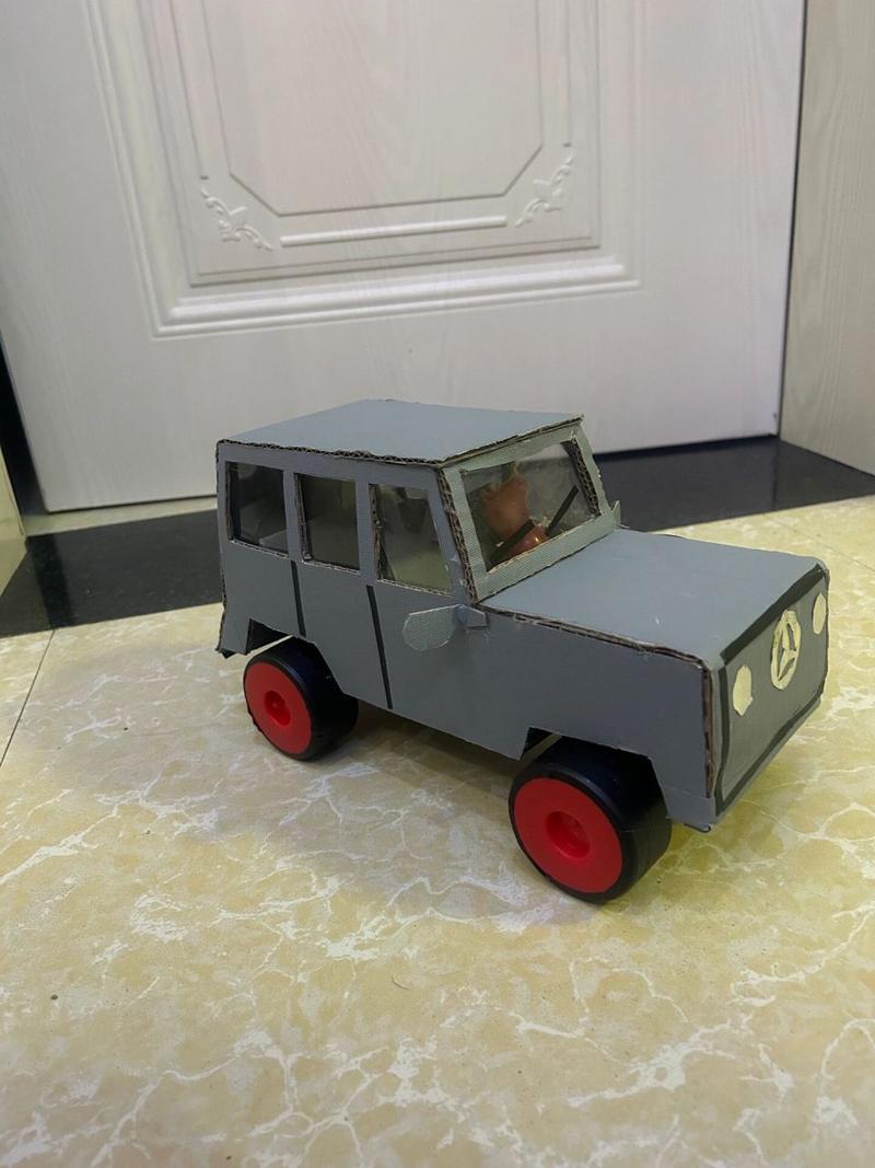 幼儿园手工作业小汽车 用纸箱做的小汽车幼儿园布置的家庭作业