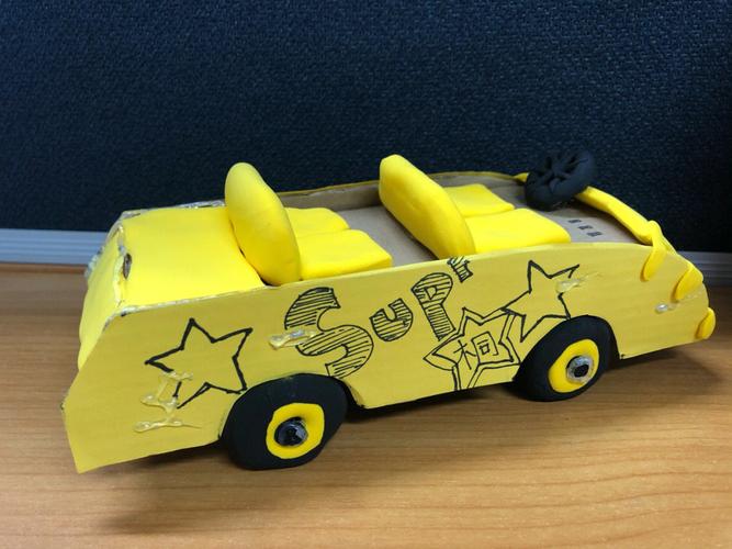 幼儿园要求的纸盒小汽车～孩子喜欢亮黄色,和野马超跑～老母亲随便搞