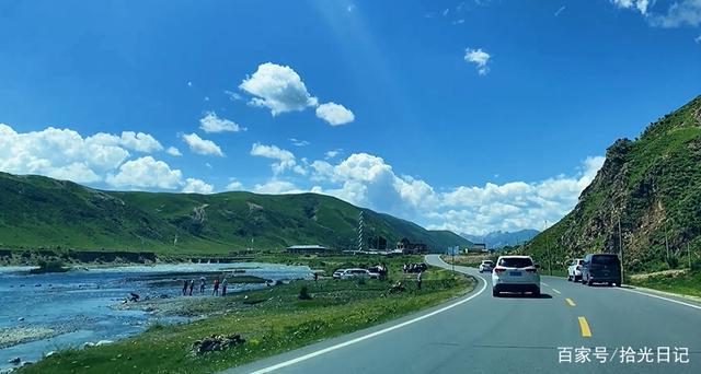 很多人说从理塘到巴塘这一段是川藏线国道318四川境内最美的一段,沿途