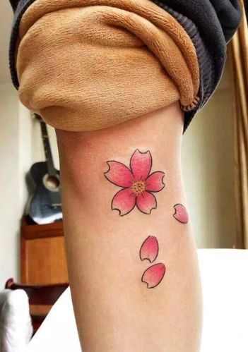 膝盖下的唯美小清新樱花纹身刺青