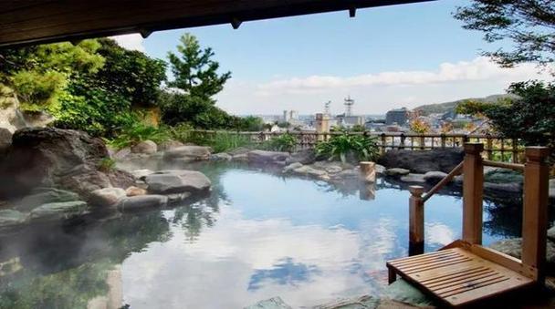 不管是去日本自由行的游客还是跟团旅行的游客,都会去泡温泉.
