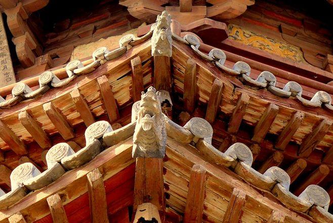 是中国乃至世界建筑史上的奇迹,它是我国现存最古老最高大的纯木结构