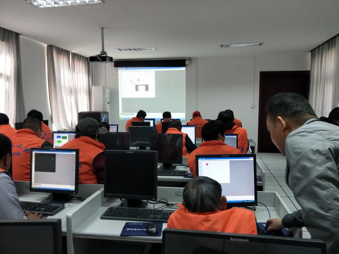 梅山成校:彩梅之家开展残疾人电脑培训课