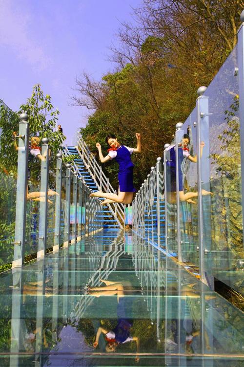 马仁奇峰玻璃栈道要多少钱塑钢玻璃窗如何选购