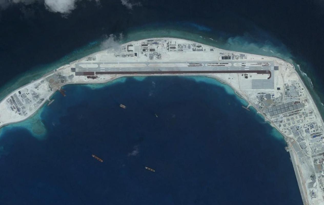 航拍美济礁,吹填成南海最大的岛屿,建有飞机跑道
