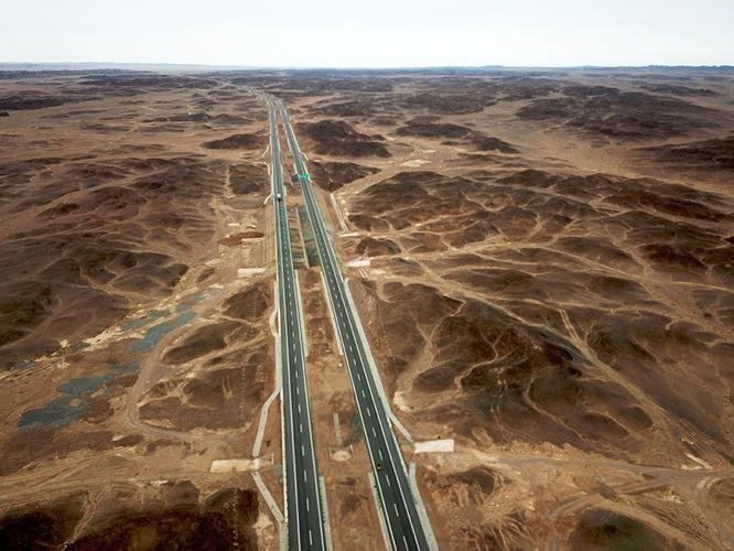沿着高速看中国|g7京新高速:穿越大漠戈壁,被誉为