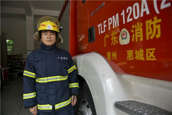 惠州26岁消防队员胡田林:火场中经历生死时速