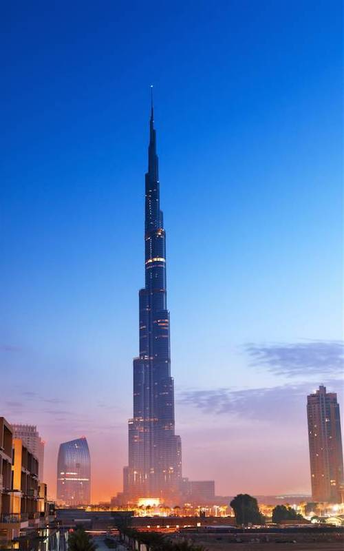 原名迪拜塔,高818米可用楼层超过160层,世界最高建筑.