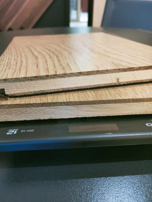 纯三层实木地板工艺及选材一般是怎么样