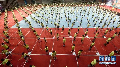 台湾学生集体跳绳创吉尼斯纪录