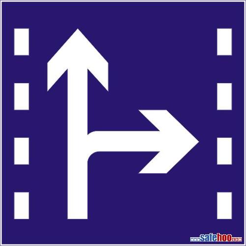 示22 直行和右转合用车道行驶_交通安全标志