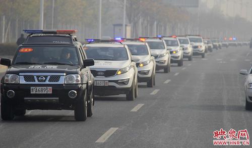 郑州打掉29人盗窃团伙押送车队排长龙