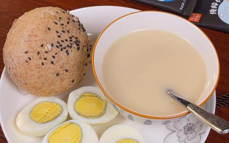 早餐 一杯豆浆 一个鸡蛋再来一个全麦面包,看着自己的小蛮腰,太美了