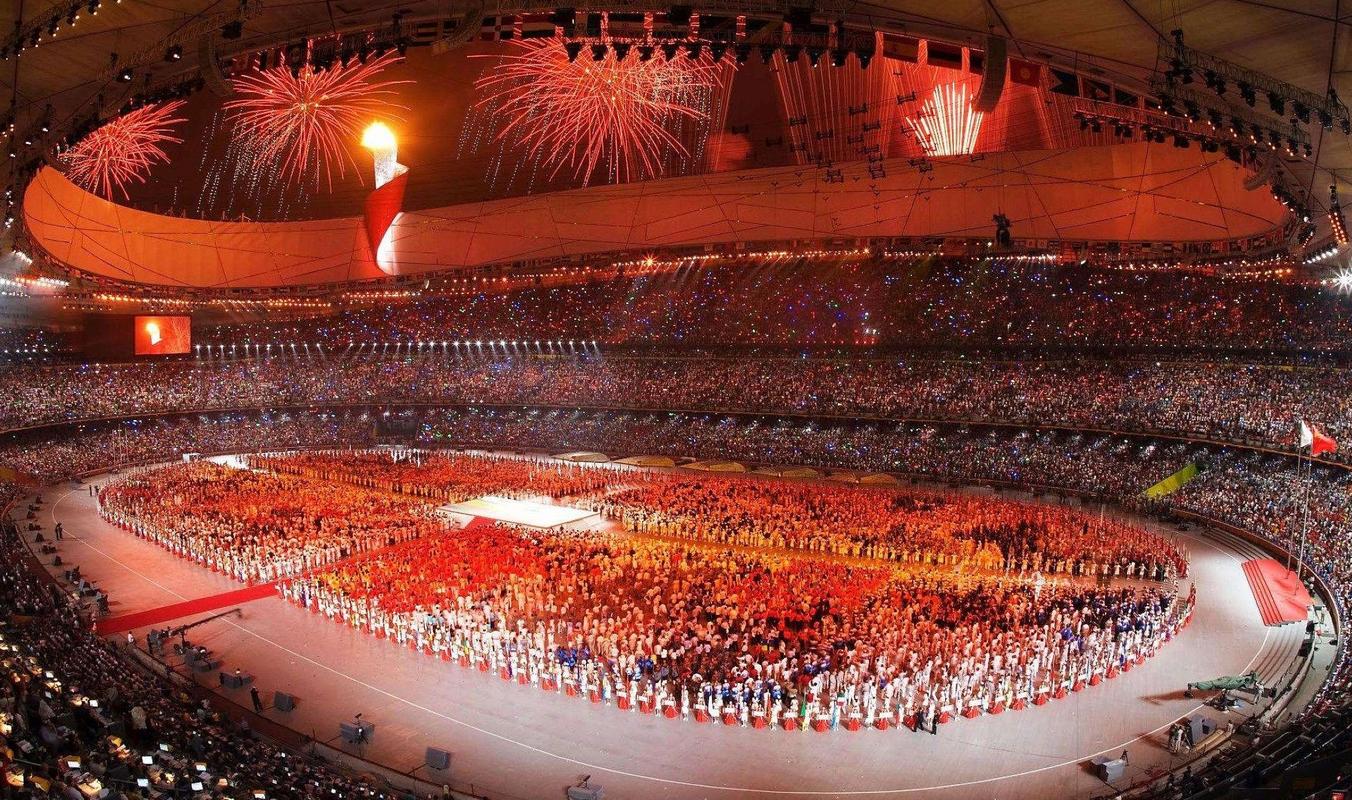 北京奥运会再往前倒,2012年伦敦奥运会中国队夺得38枚金牌,2008年北京