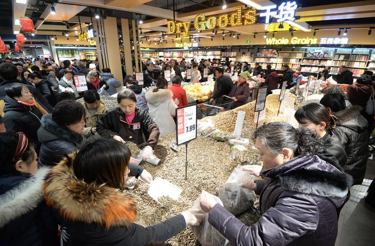 河北邯郸一大型超市开业 现场人山人海场面赛春运
