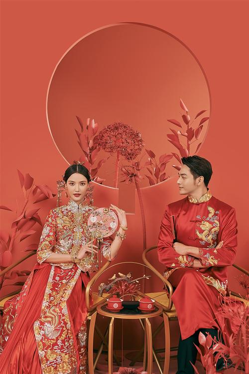 中式婚纱照喜庆而正式