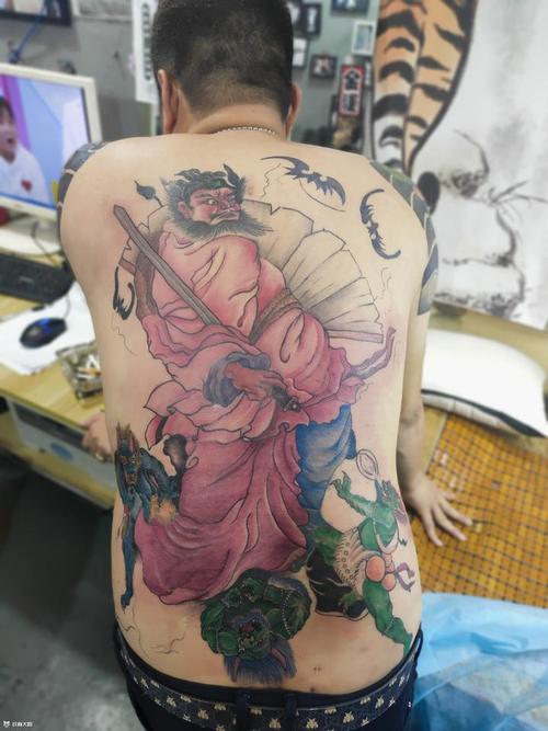 男士满背钟馗捉鬼_纹身图案手稿图片_周龙的纹身作品集