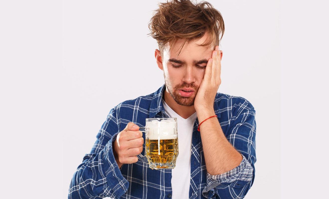 饮酒后,若身体出现这4个现象,说明已不适合喝酒,建议及早戒酒