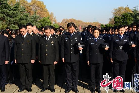 江苏各级国家机关行政执法人员集中向宪法宣誓