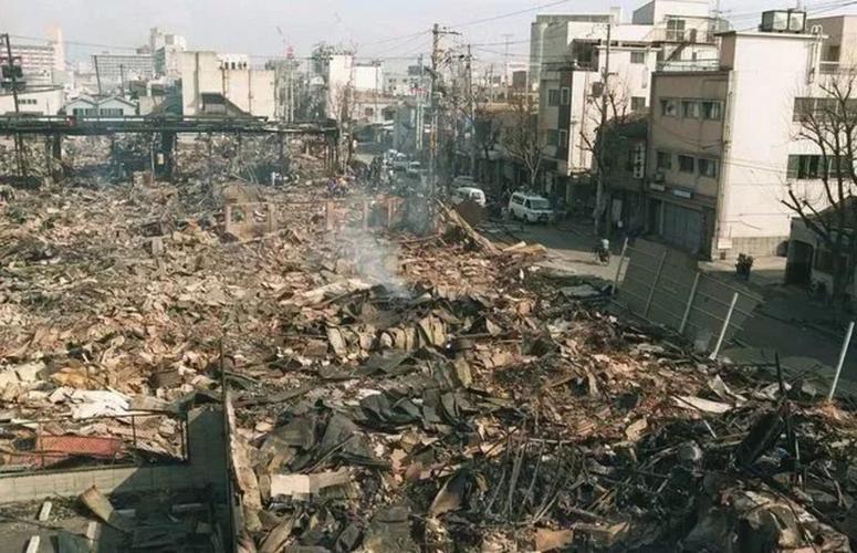 1995年1月17日,日本关西发生了大地震,造成了6434人死亡,43792人受伤