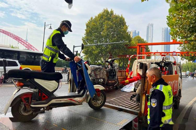 全市电动自行车治理工作还在不断推进中,武汉交警在不断整治电动车