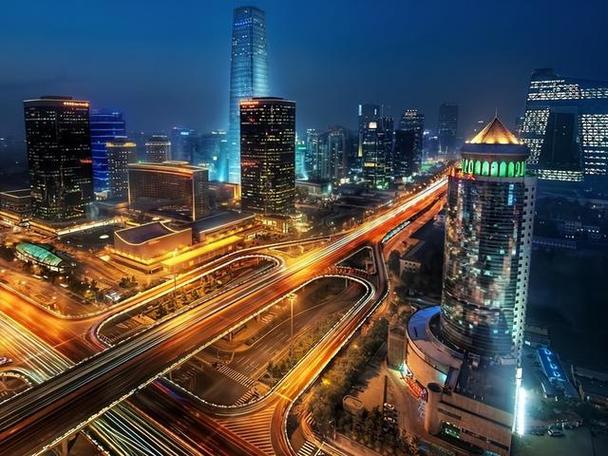 北京与上海是中国两个最具代表性的城市之一,它们在经济,文化和居住