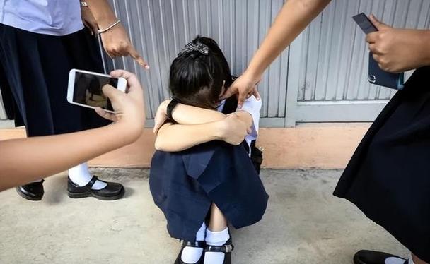 回顾 贵州初中女生遭同学霸凌,被拍视频,哀求:妈妈还在家等我