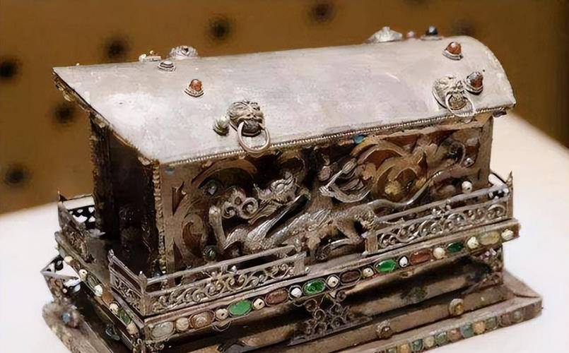 龙泉寺地宫发现金棺